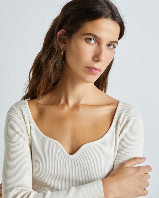 Top liso con escote corazón