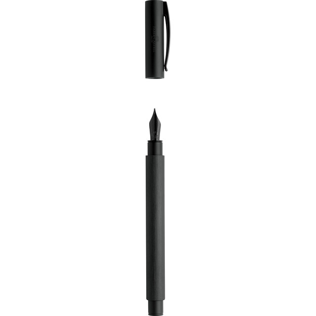 Pluma punta F Ambition All Black Faber-Castell negro.