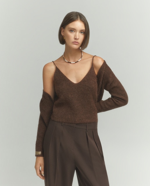 Top de tirantes con cuello pico
