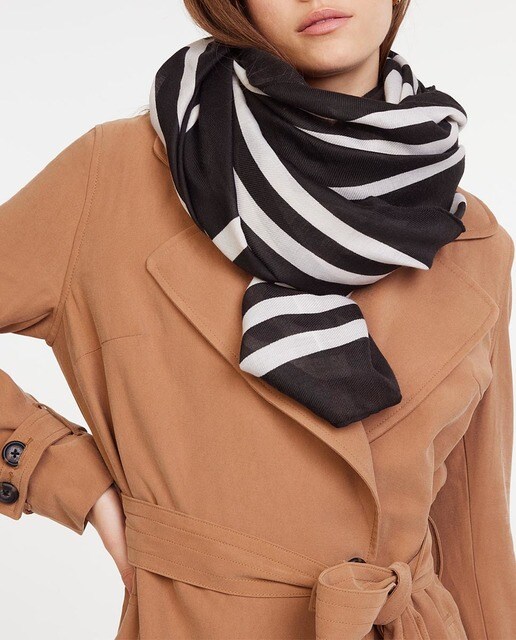 Fular de mujer con estampado abstracto