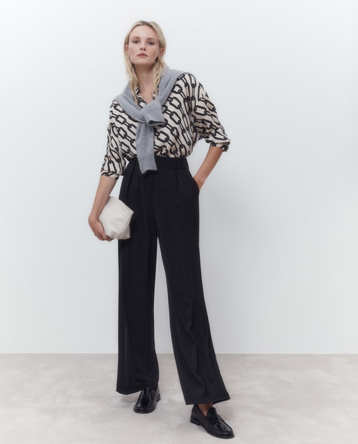 Pantalón de mujer con pliegues en la cintura