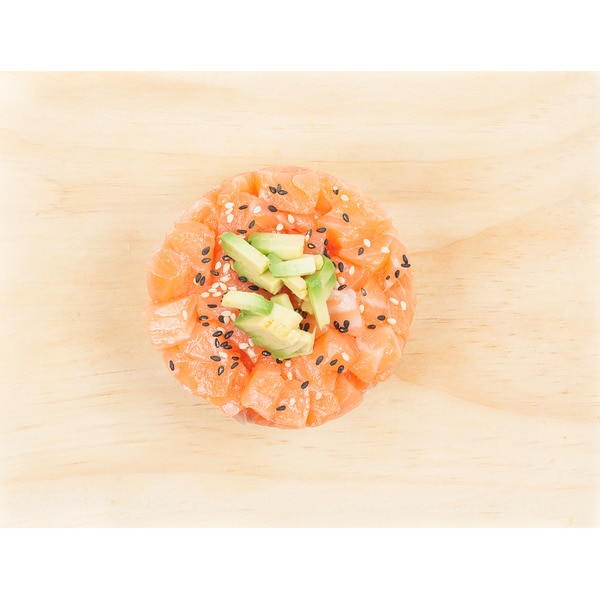 Lachstartar mit Avocado, Schnittlauch, Pfeffer und Sesamsamen auf Reisbasis Schüssel 375 g