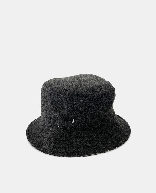 Black reversible bucket hat · Women's fashion · El Corte Inglés