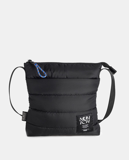 Bandolera pequeña acolchada en negro con cierre cremallera