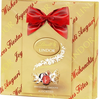 LINDT LINDOR assorted milk chocolates in a gift box 137 g