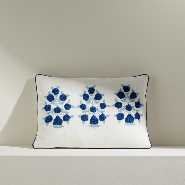 Cojín decorativo rectangular bordado Lily El Corte Inglés