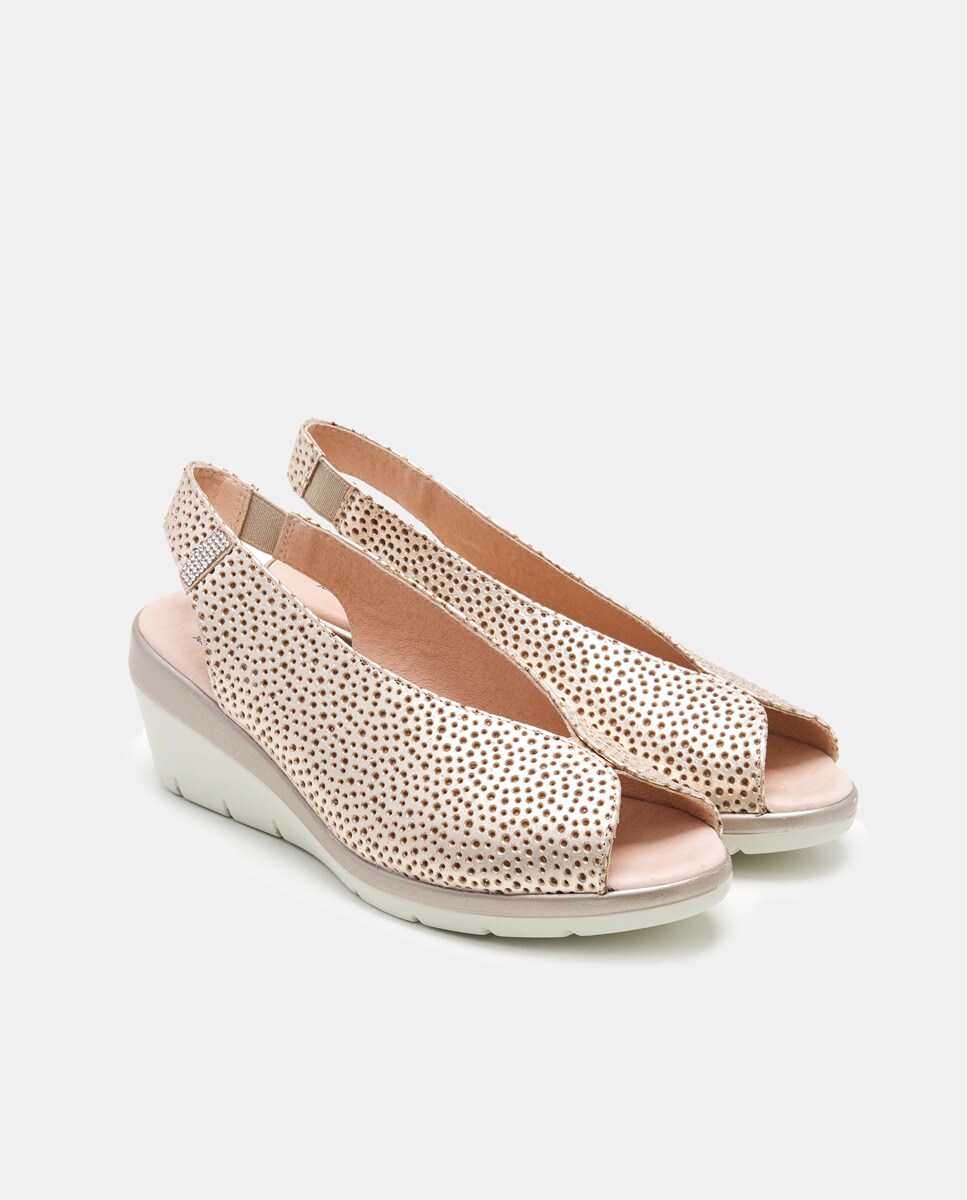 Peep Toes com Cunha e em Pele Ouro-2