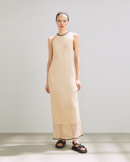 Vestido  entallado sin mangas cuello halter