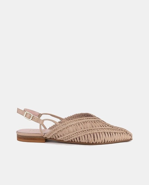 Mules de mujer en beige planos macramé con puntera afilada