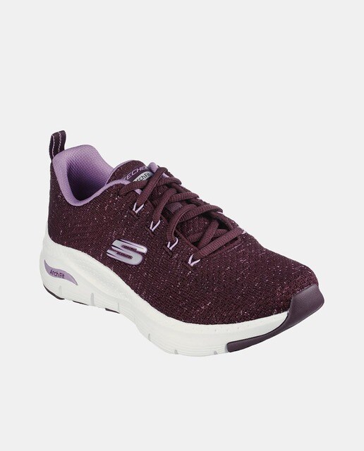Zapatillas de mujer Arch fit en burdeos bajas tipo running con parte superior de malla y detalle de logotipo