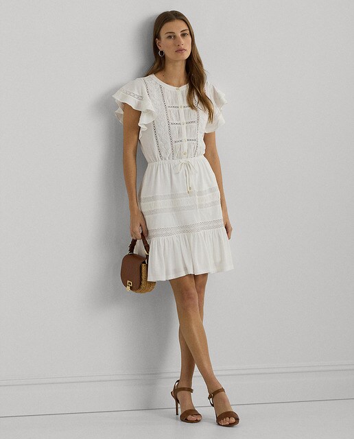 Vestido corto con mangas volante y ribete de encaje