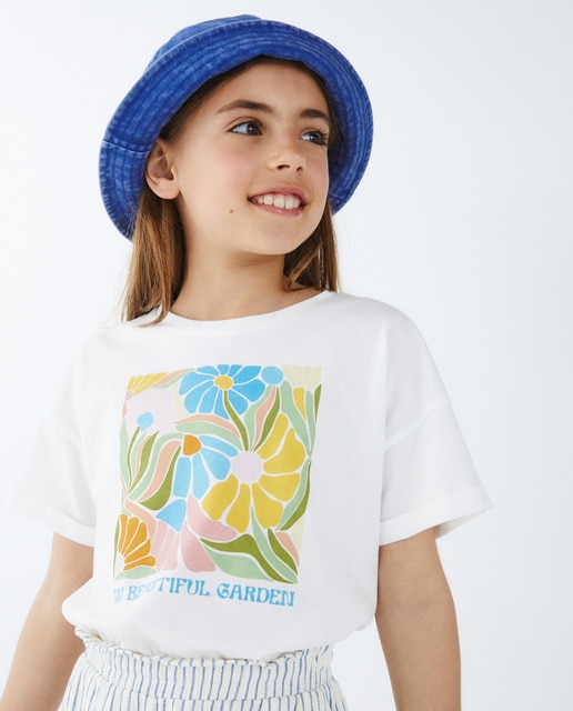 Camiseta de niña con manga corta y estampado delantero