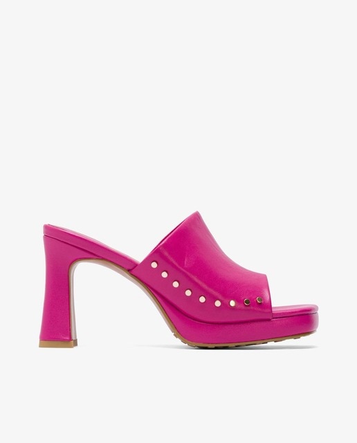 Zuecos tachas napa fucsia