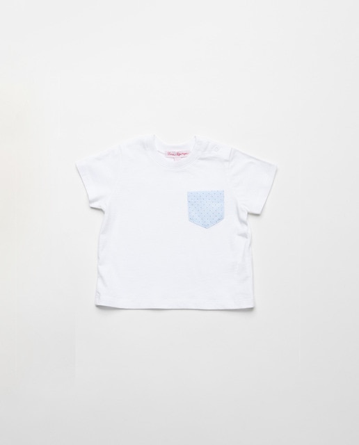 Camiseta blanca con bolsillo azul