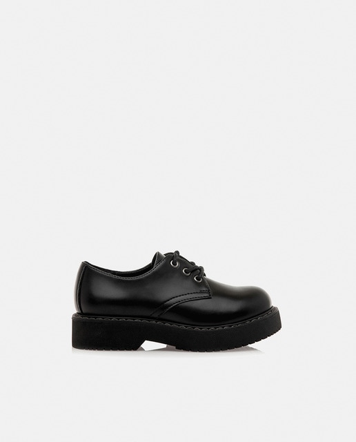 Zapato de niña estilo blucher con cordones