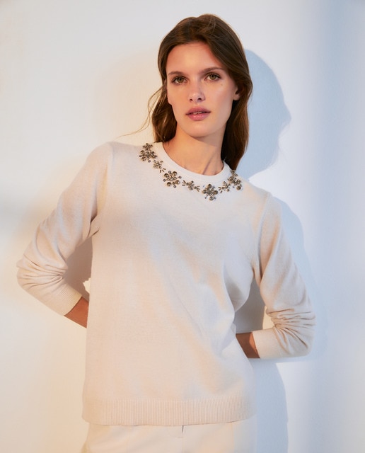 Jersey con cuello caja y aplicaciones de mujer