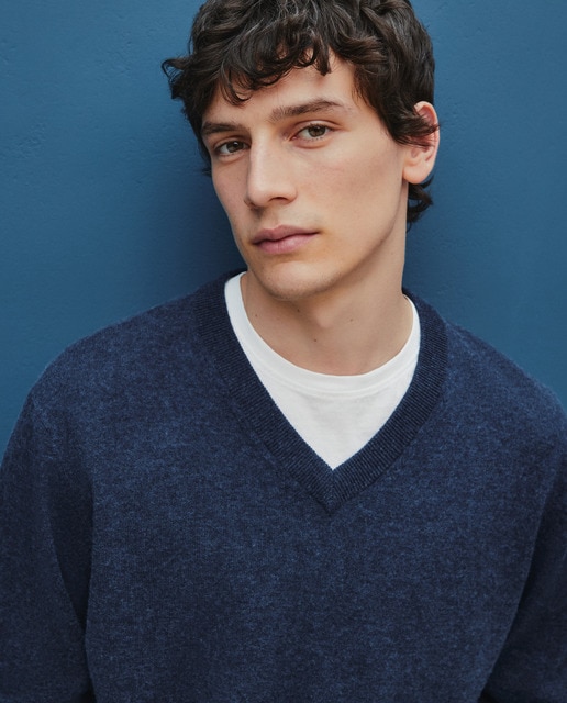 Sueter cuello pico hombre liso 100% Lambswool