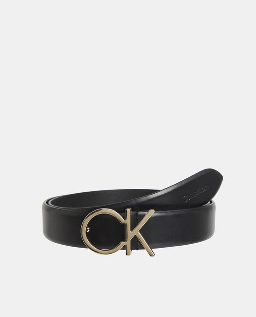 Cinturón de piel en negro con hebilla CK
