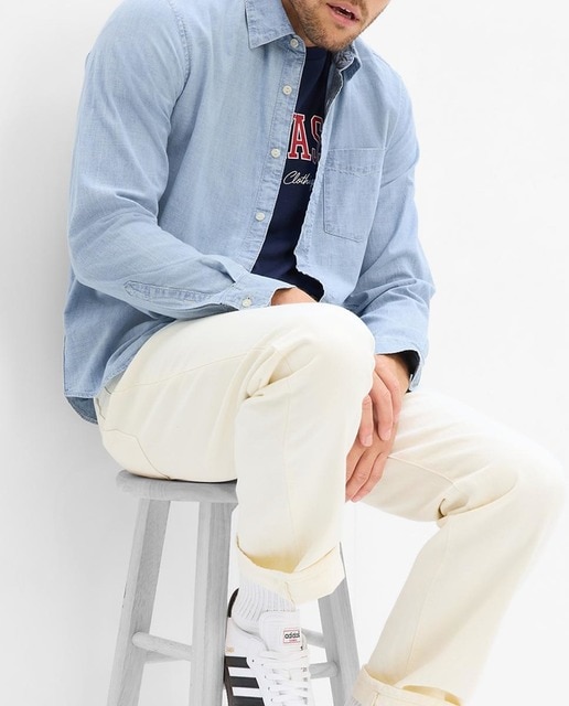 Camisa de hombre en cambray con corte desabrochado