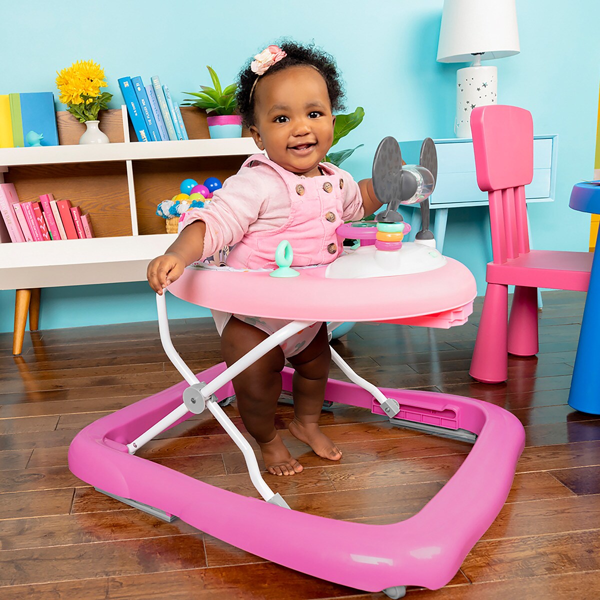 MINNIE MOUSE Tiny Trek™ Andador Forever Besties™ 2-in-1 Andador Rosa-17