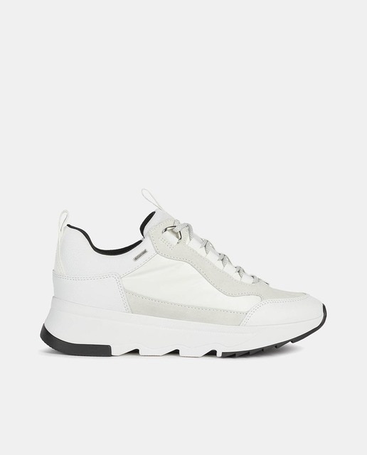 Zapatillas de mujer en blanco bajas impermeables con piso dentado