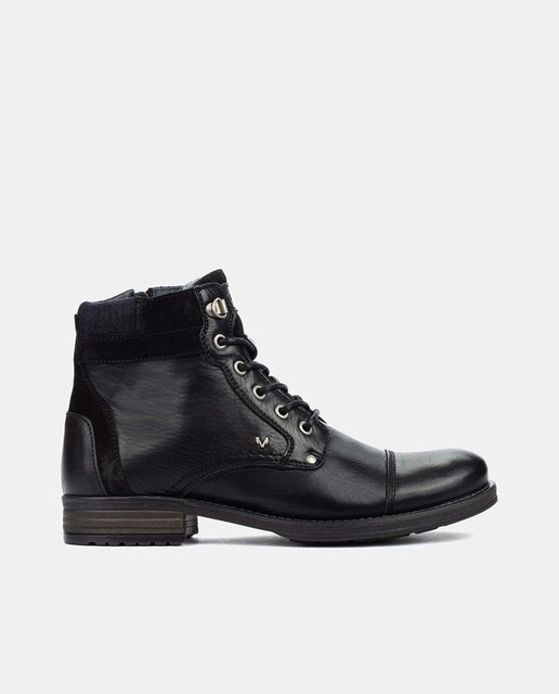 Botas de hombre en negro de piel caña media con interior forrado y puntera recta