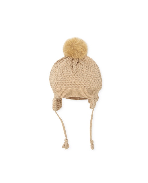 Gorro de tricot con pompón de pelo beige