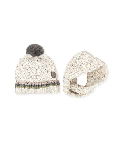 Conjunto de bebé niño de gorro con pompón y cuello de tricot en color crudo