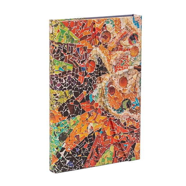 Libreta Sol de Gaudí Mini (95x140x18) lisa de 176 páginas y cierre con solapa Paperblanks naranja.