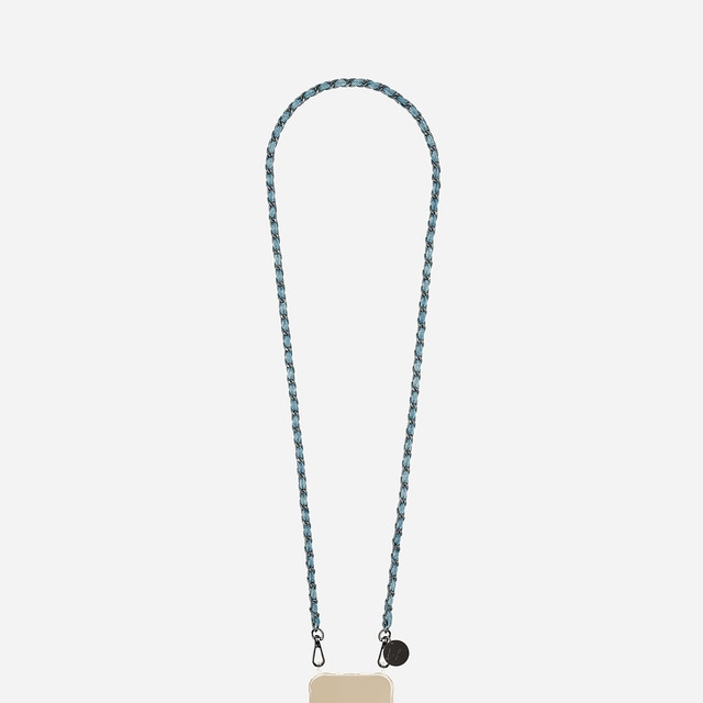 Cadena de joyería Cali 120 cm en metal negro y denim claro con mosquetones negros.