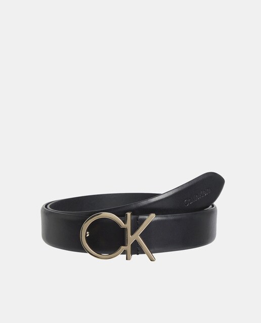 Cinturón de piel en negro con hebilla CK