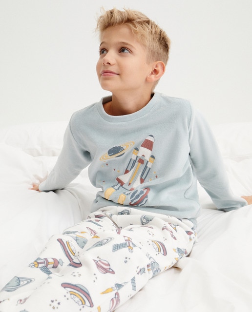 Pijama básico de niño con estampado cohetes