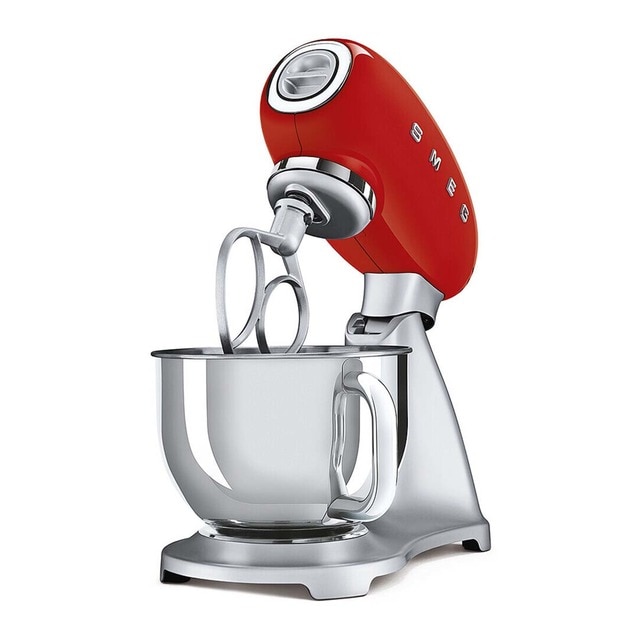 Robot de cocina Smeg SMF02RDEU con estética 50'Style y acabado brillante