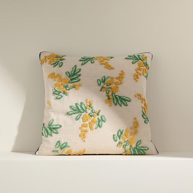 Cojín decorativo bordado Mimosa El Corte Inglés
