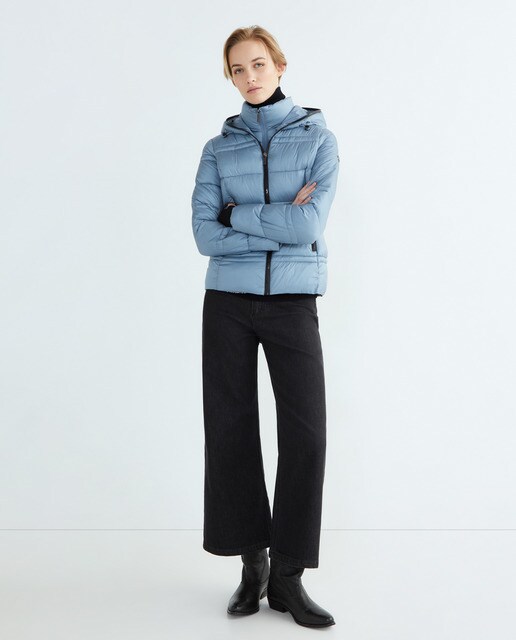 Plumas acolchado corto con capucha