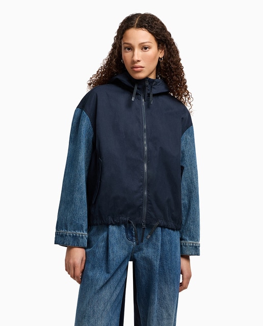 Armani Exchange - Cazadora de mujer over con cuerpo en nylon y mangas en denim.