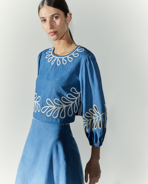 Blusa manga larga denim de mujer bordados