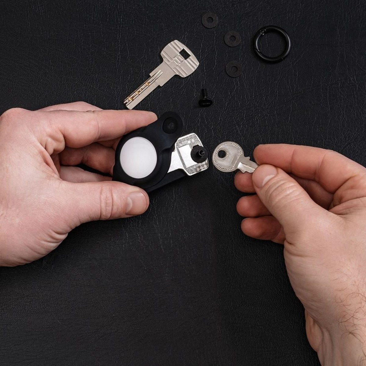 Porta-Chaves KeySmart AirTag Flex - Preto 4