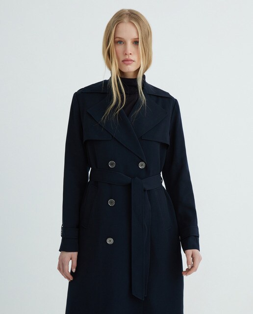 Gabardina ligera cerrada con botones