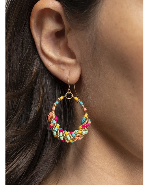 Pendientes de mujer con abalorios coloridos