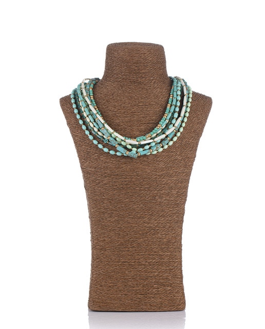 Collar de mujer con abalorios coloridos