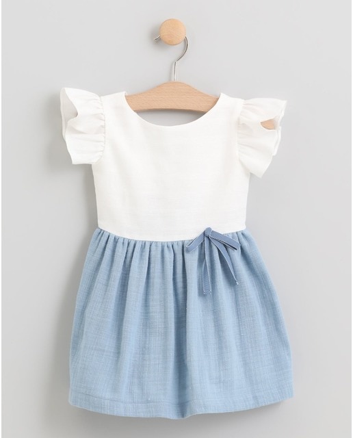 Vestido falda fruncida con cuerpo