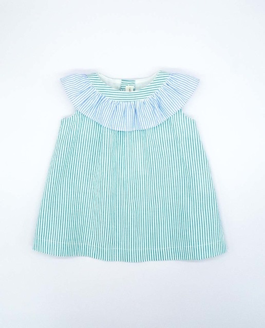 Vestido con maxivolante en cuello