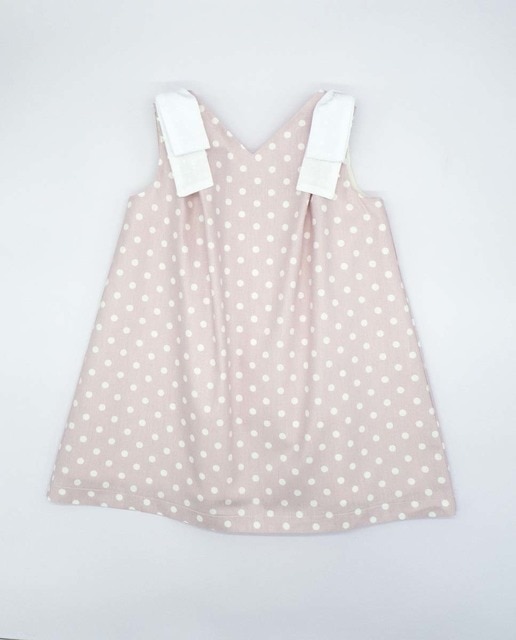Vestido de lunares con escote