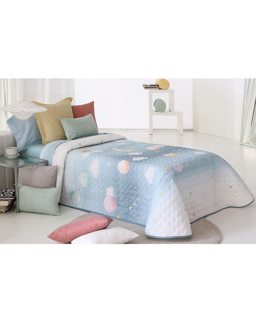 Copriletto estampado ligero  ideal para entretiempo.