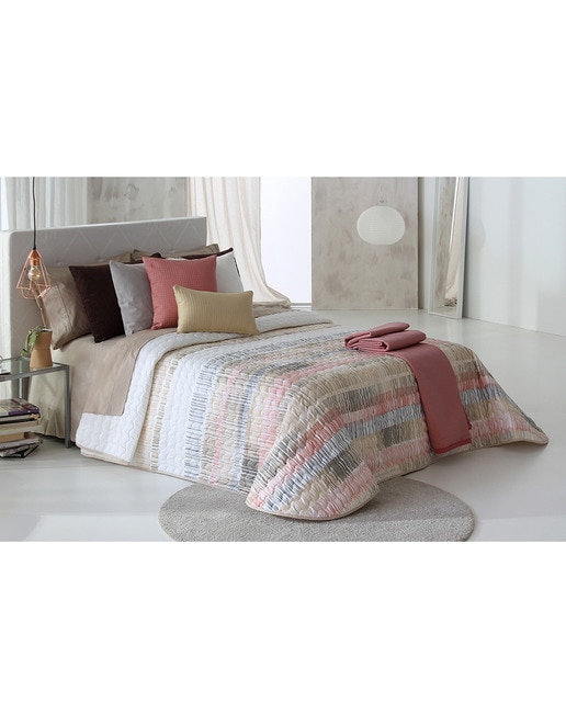 Copriletto estampado ligero  ideal para entretiempo.