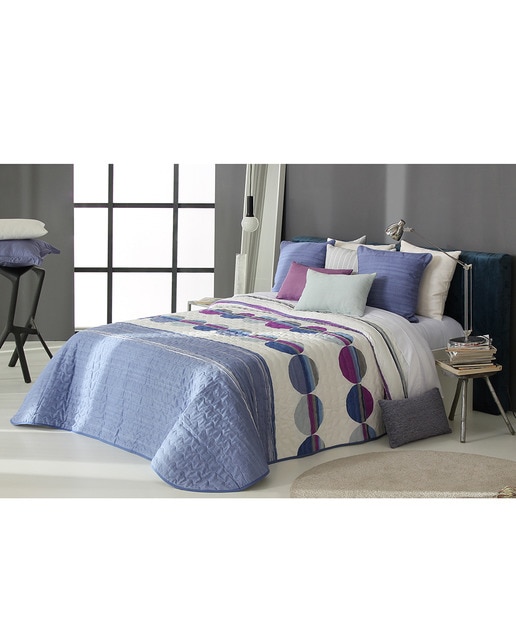Copriletto estampado ligero  ideal para entretiempo.