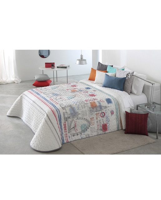 Copriletto estampado ligero  ideal para entretiempo.