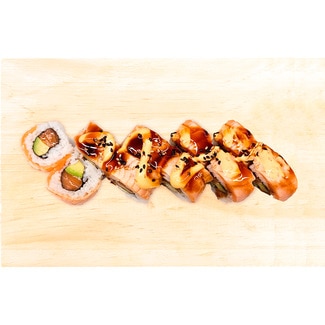 SUSHISPOT uramki de salmón y aguacate flameado con salsa de anguila, spicy mayo, cebollino y sésamo bandeja 10 unidades