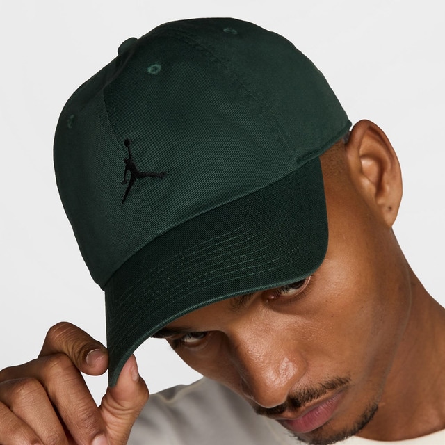 Oferta de El Corte Ingles ES - gorra en Undealed España